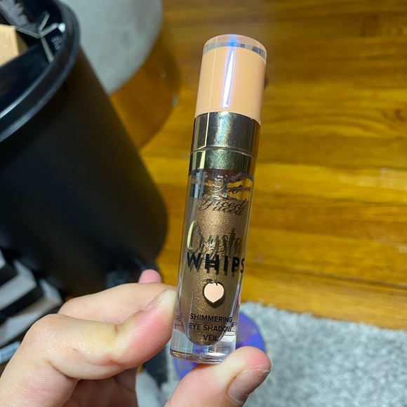 Too faced Crystal Whips Shimmering Eyeshadow Veil - Picture 1 of 7